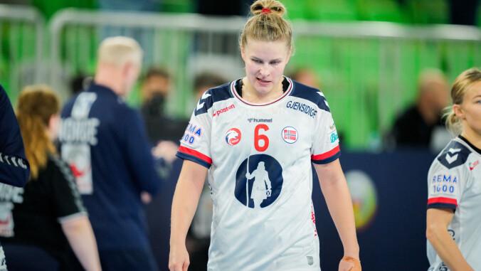 IRRITERT: Aardahl bar tydelig irritert på seg selv etter tapet mot de danske jentene. Foto: Beate Oma Dahle / NTB