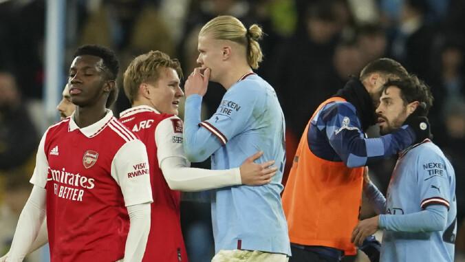 NUMMER ÉN OG TO: Manchester City vant FA-cupkampen, men i Premier League er det Martin Ødegaard og Arsenal som er i ledersetet. Foto: Dave Thompson